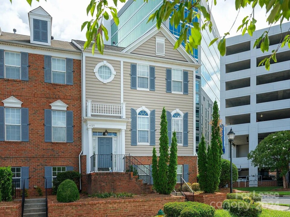 14725 Ballantyne Village Way in Charlotte, NC - Foto de edificio