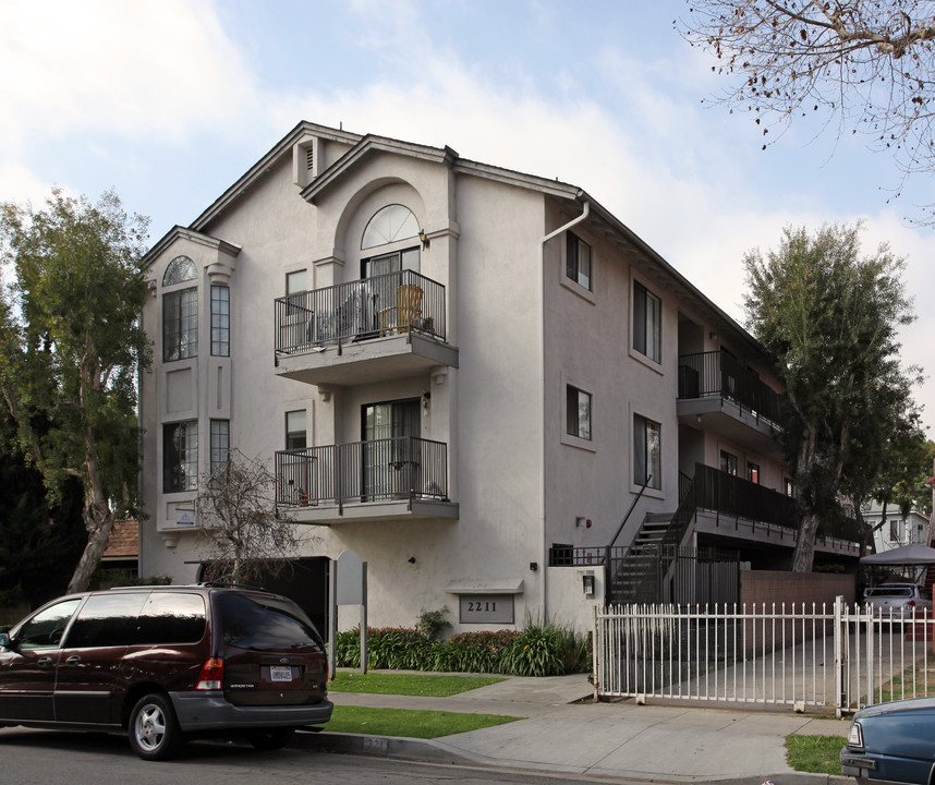 2211 Cedar Ave in Long Beach, CA - Building Photo