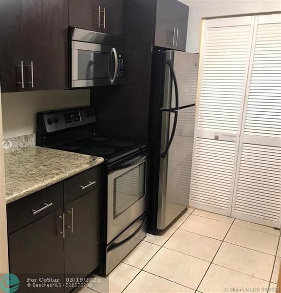 4008 NW 87th Ave in Sunrise, FL - Building Photo - Building Photo