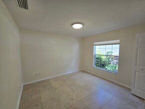 1430 10th Manor in Vero Beach, FL - Building Photo - Building Photo