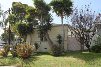 1759 Centinela Ave in Santa Monica, CA - Building Photo - Building Photo