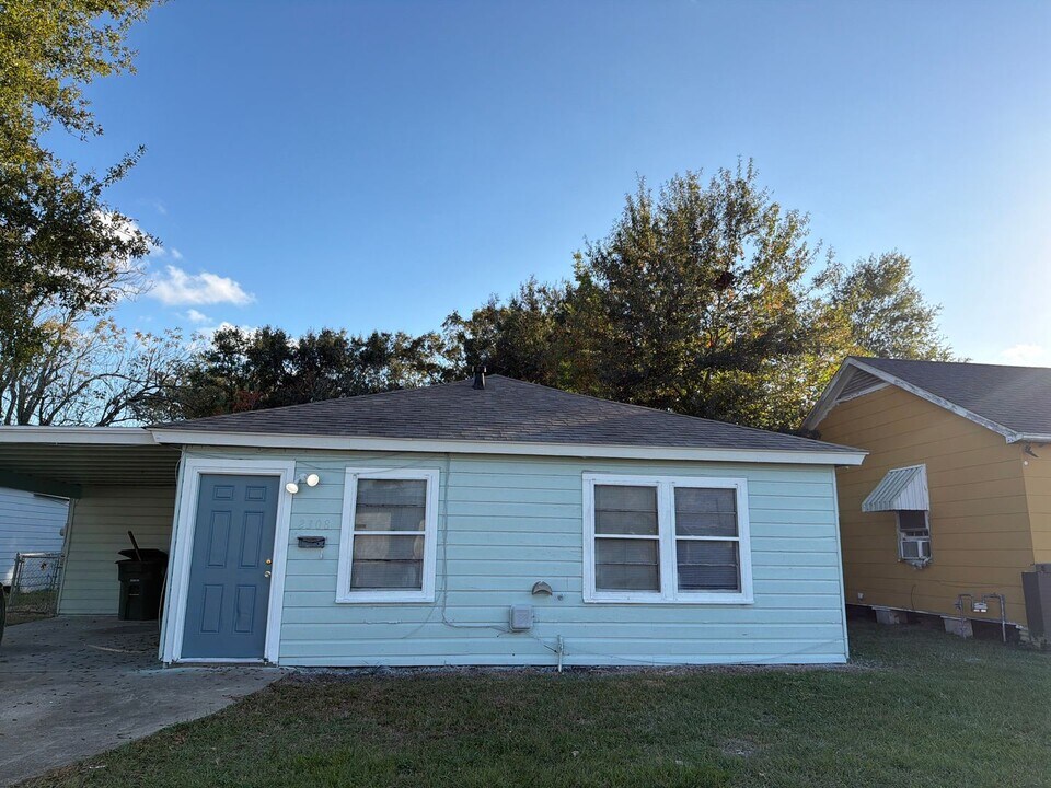 2308 12th St in Lake Charles, LA - Building Photo