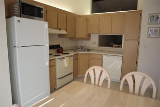 1389 Pine Ridge Cir E in Tarpon Springs, FL - Foto de edificio - Building Photo
