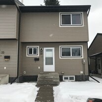 96 Holmes St in Red Deer, AB - Building Photo