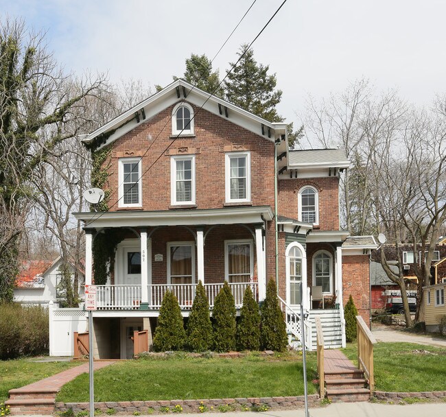 507 Main St in Port Jefferson, NY - Foto de edificio - Building Photo