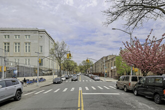 1450 Morris Avenue in New York, NY - Building Photo - Building Photo