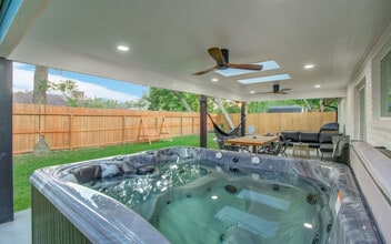 16906 Barcelona Dr in Friendswood, TX - Building Photo - Building Photo