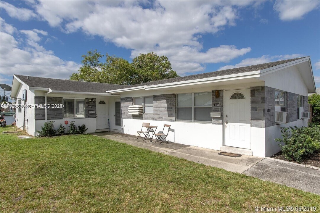 1064 SW 2nd St in Hallandale Beach, FL - Building Photo