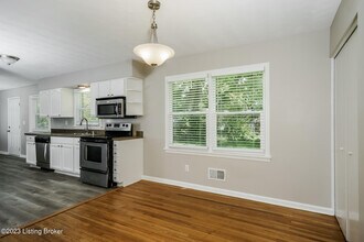 9909 Lakewood Dr in Louisville, KY - Foto de edificio - Building Photo