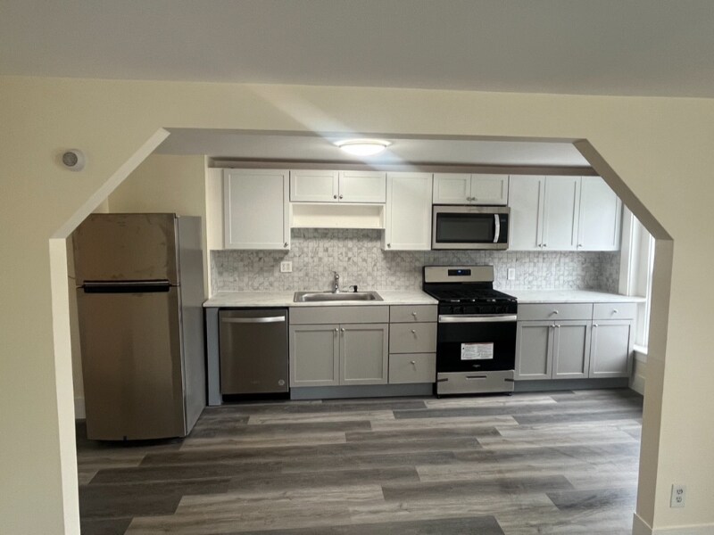 697 Islington St in Portsmouth, NH - Building Photo