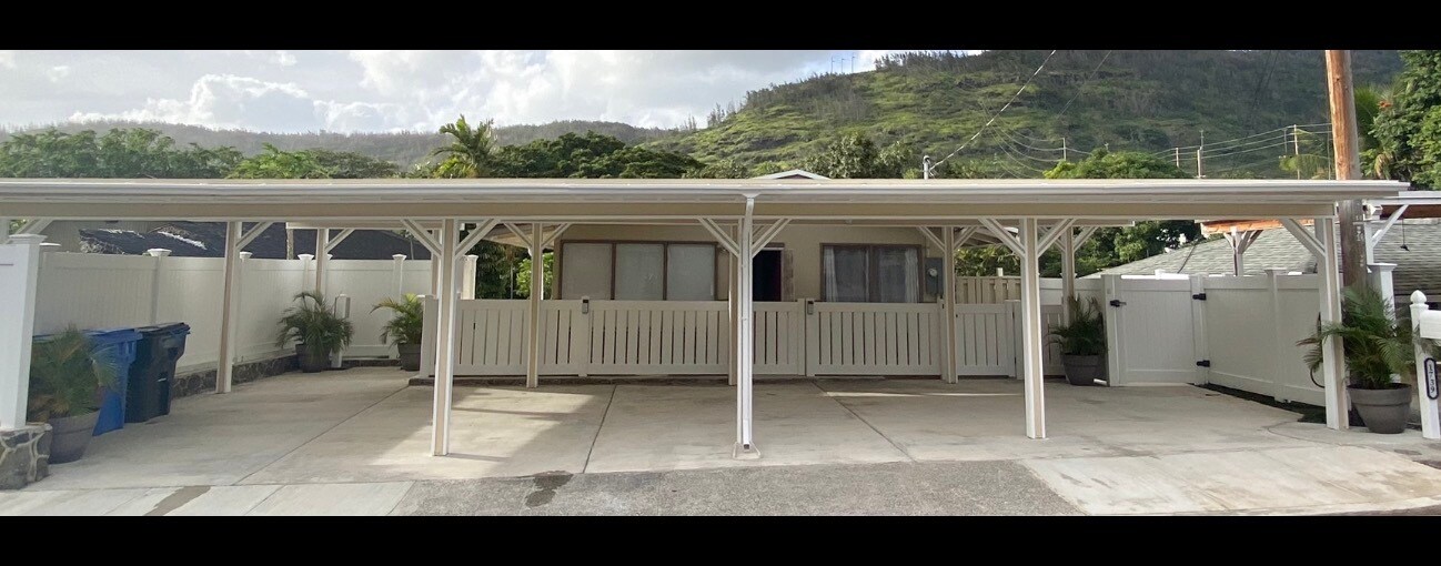 1739 Kamohoalii St in Honolulu, HI - Building Photo