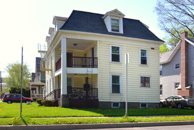 107 Spruce St in Oneonta, NY - Foto de edificio - Building Photo