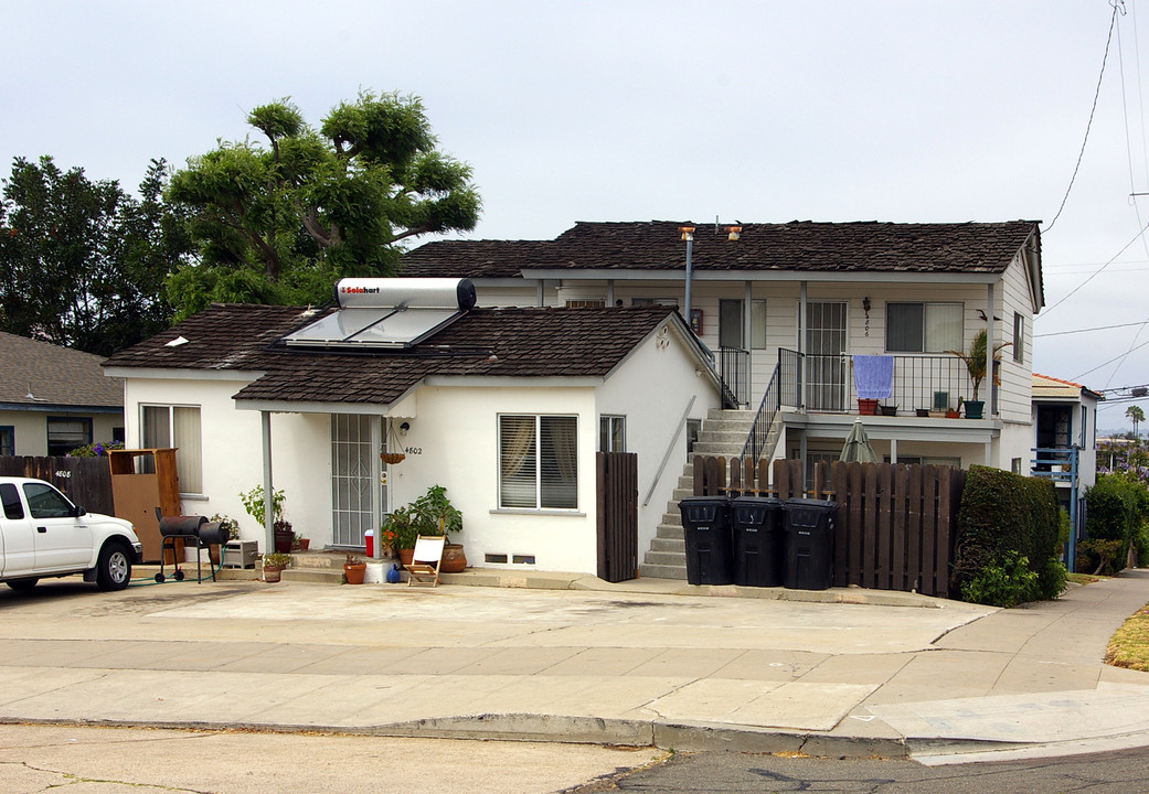 4802-4810 Santa Cruz Ave in San Diego, CA - Building Photo