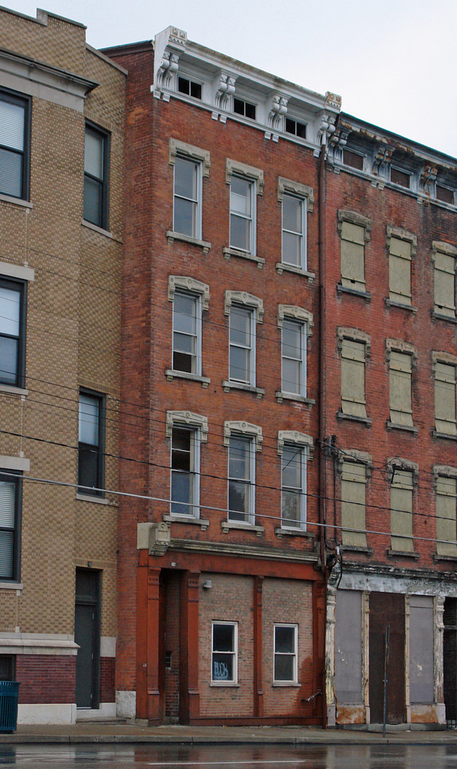 214 W Liberty St in Cincinnati, OH - Foto de edificio - Building Photo