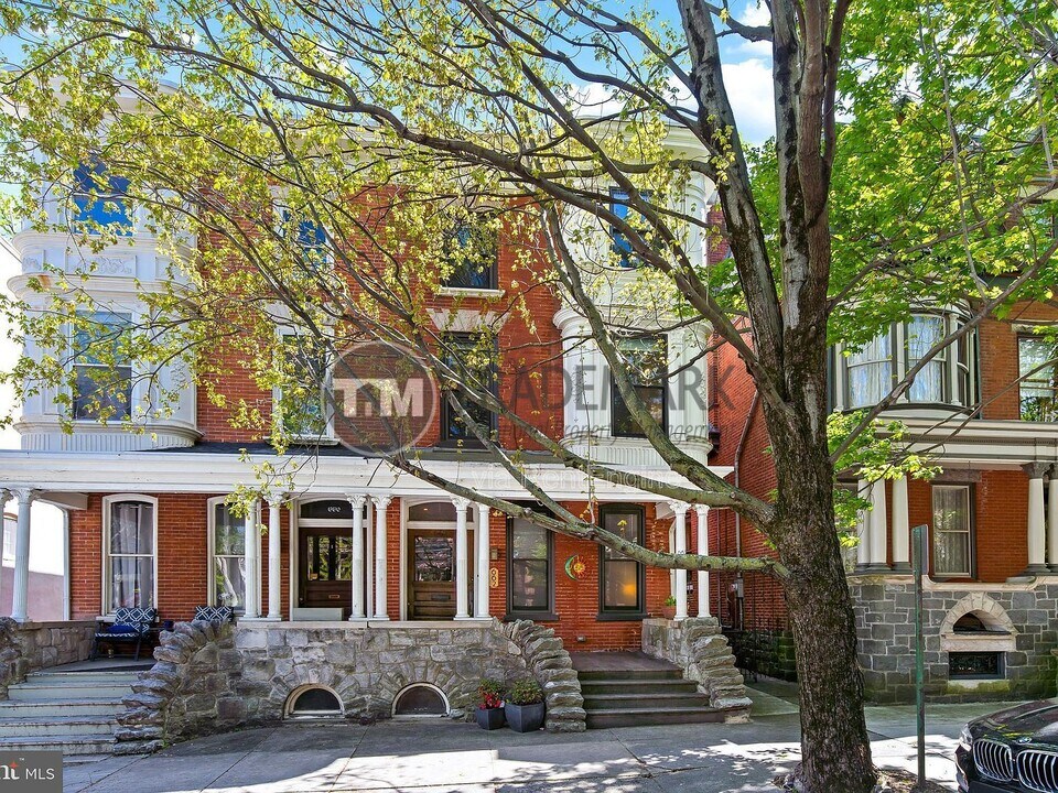 662 W Chestnut St in Lancaster, PA - Building Photo