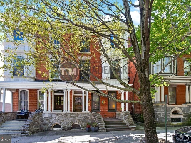 property at 662 W Chestnut St