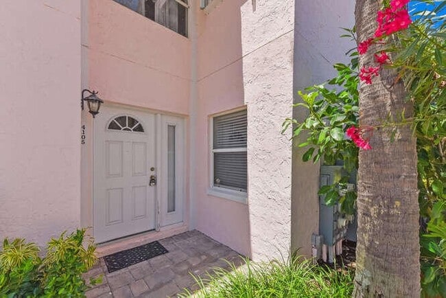 4105 Fairway Dr N in Jupiter, FL - Foto de edificio - Building Photo