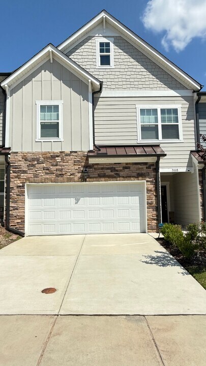 2008 Chipley Dr in Cary, NC - Building Photo
