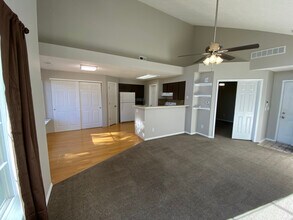 882 S Reed Ct in Lakewood, CO - Building Photo - Building Photo