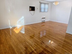 58-27 208th St in Queens, NY - Building Photo - Building Photo