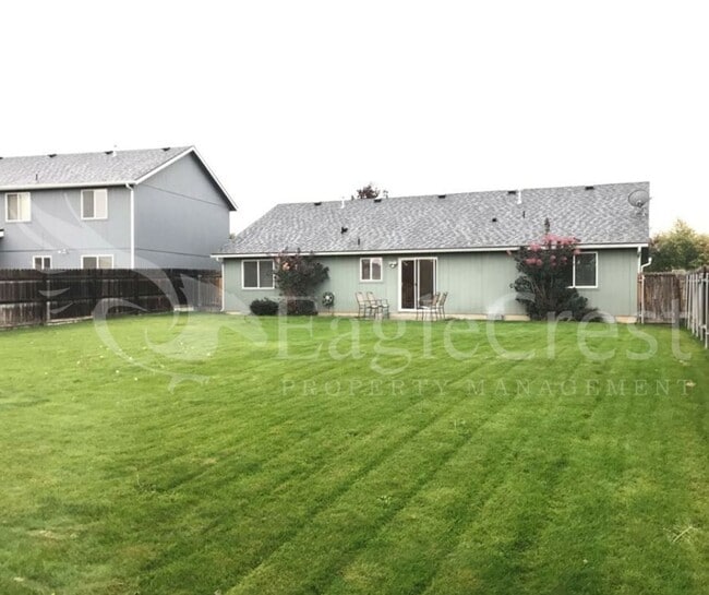 2331 Hawk Dr in Walla Walla, WA - Building Photo - Building Photo