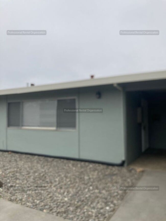 2238 Louisa St in Napa, CA - Building Photo - Building Photo