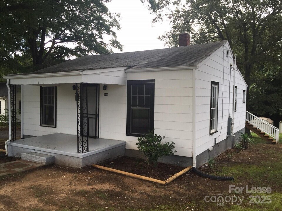808 Wilmington Ave in Statesville, NC - Building Photo