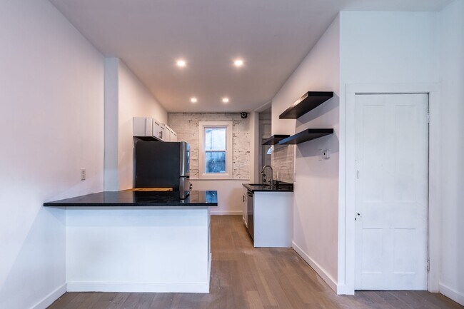 2205 Carey Wy in Pittsburgh, PA - Building Photo - Building Photo