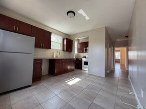 47 E 39th St in Bayonne, NJ - Building Photo - Building Photo