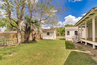 222 E Sanders St in Gonzales, LA - Building Photo - Building Photo