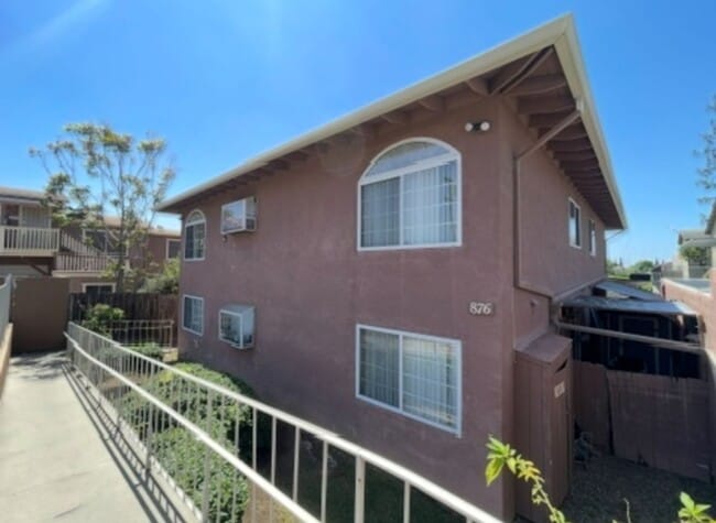 876 N 3rd St in El Cajon, CA - Foto de edificio - Building Photo
