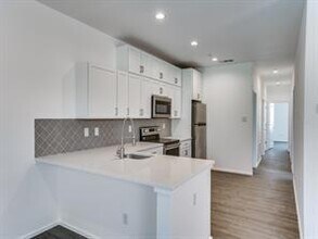 3275 Dallas St-Unit -309 in Dallas, TX - Building Photo - Building Photo