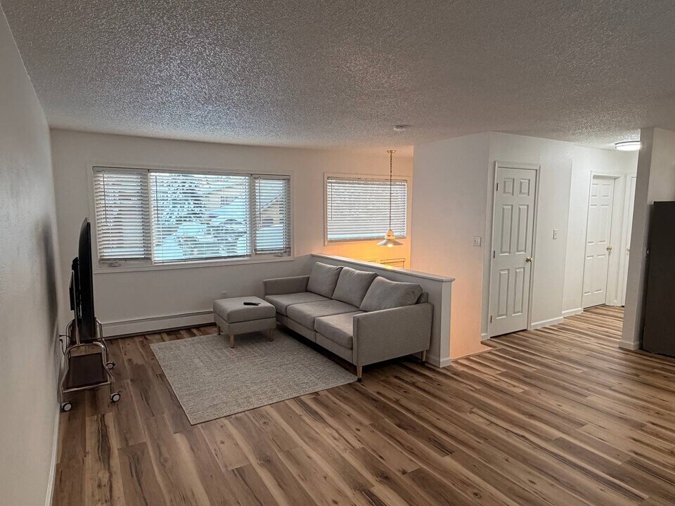 2000 Blueberry St in Anchorage, AK - Building Photo