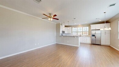 2019 Harvey Mitchell Pkwy S in College Station, TX - Foto de edificio - Building Photo