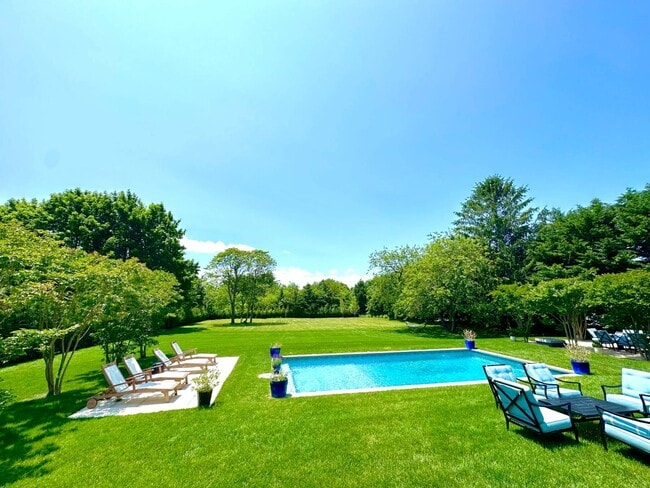 property at 31 Aberdeen Ln