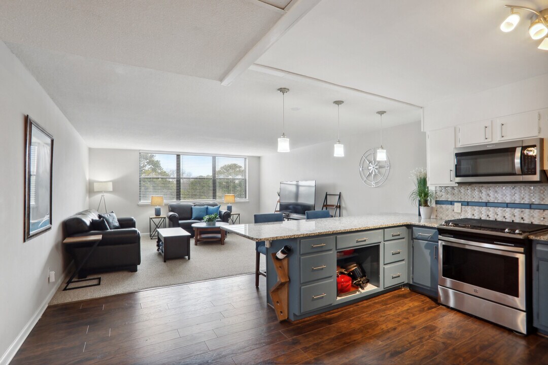 2965 Pharr Ct S Northwest in Atlanta, GA - Building Photo
