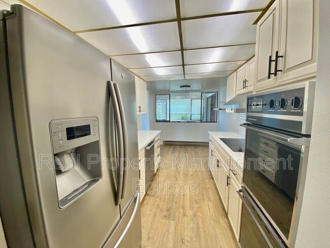 3604 26th Pl W-Unit -Apt 202 in Seattle, WA - Foto de edificio - Building Photo