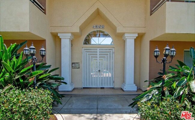 4358 Mammoth Ave, Unit 4358 Mammoth Ave. #26 in Sherman Oaks, CA - Building Photo - Building Photo