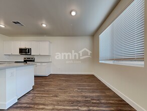 6038 Theodore St in North Las Vegas, NV - Foto de edificio - Building Photo