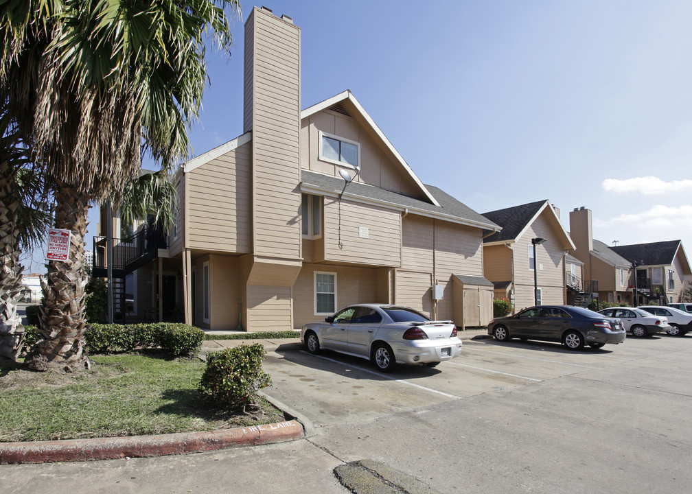 Eden Gardens Apartments in Houston, TX - Building Photo