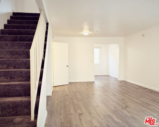 16037 Vanowen St in Los Angeles, CA - Building Photo - Building Photo