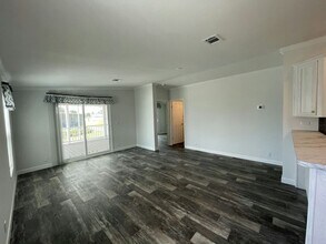 990 E Orinoco Ave in Venice, FL - Building Photo - Building Photo
