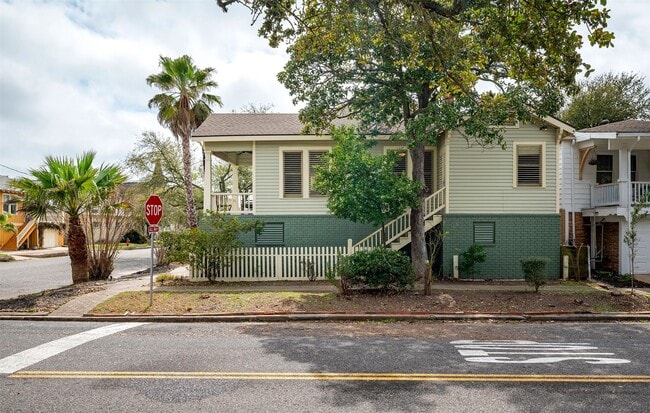 1301 17th St in Galveston, TX - Building Photo - Building Photo