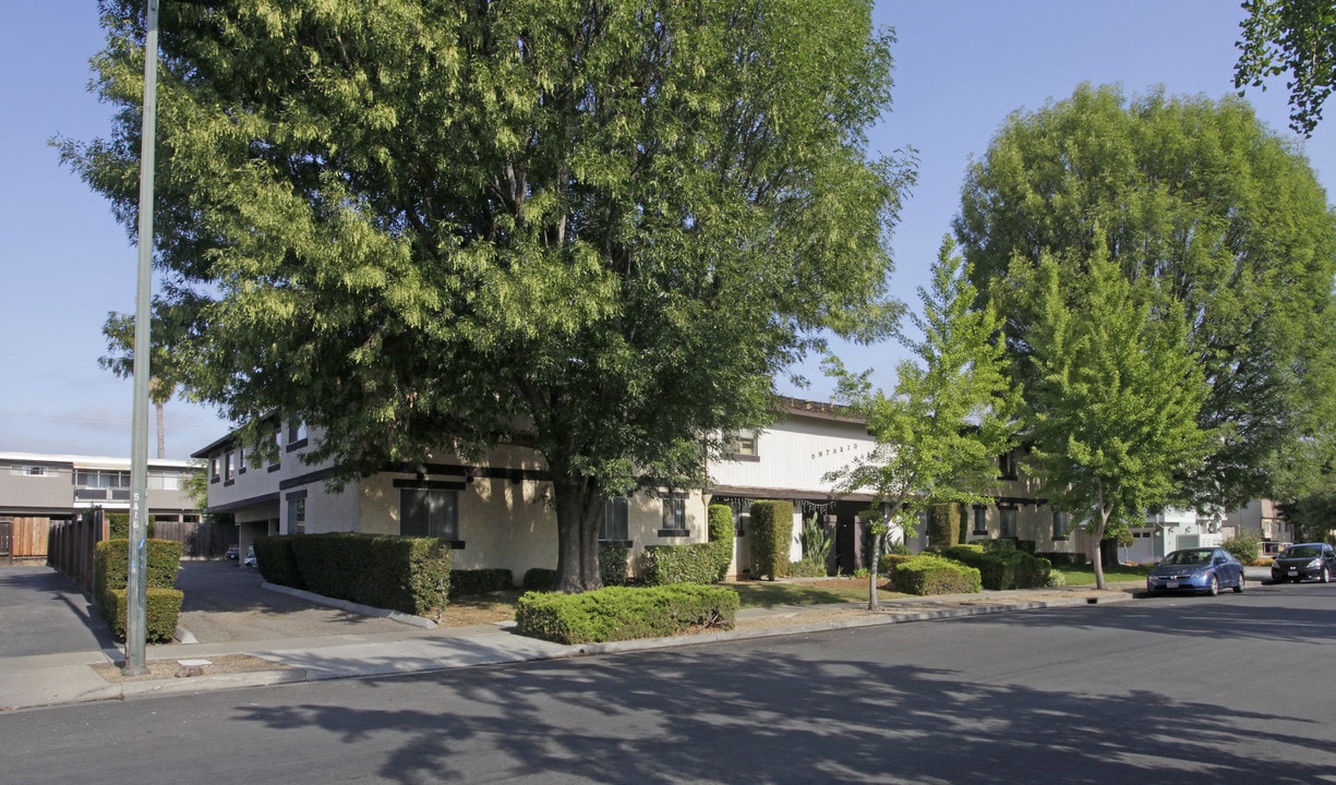 Ontario Oaks in Sunnyvale, CA - Building Photo