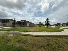 8530 Sandy Coral Ln in Iowa Colony, TX - Building Photo - Building Photo