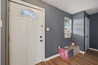 216 Burr St in Houston, TX - Building Photo - Building Photo