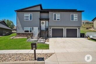 5011 Charmwood Dr in Rapid City, SD - Building Photo - Building Photo