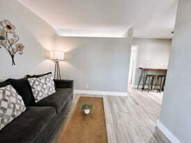 50 Davie Blvd, Unit SI FL2-ID1504030P in Fort Lauderdale, FL - Building Photo