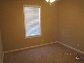 135 Coronation Dr in Bonaire, GA - Building Photo - Building Photo