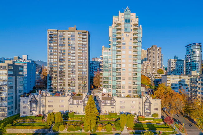 Tudor Manor in Vancouver, BC - Building Photo - Building Photo